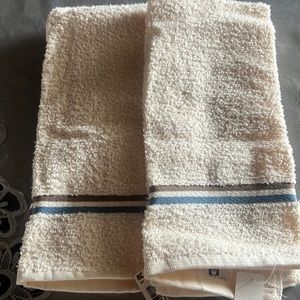 Steven’s 100% cotton cream hand towels